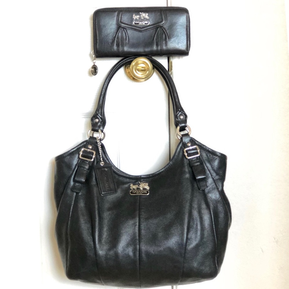 Coach Madison Leather Abigail Shoulder Bag 😍